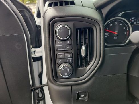 Used 2020 Chevrolet Silverado 1500 Custom w/ Custom Value Package AWD/4WD image 19
