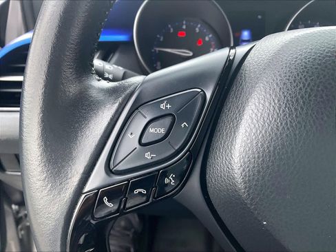 Used 2020 Toyota C-HR XLE image 22
