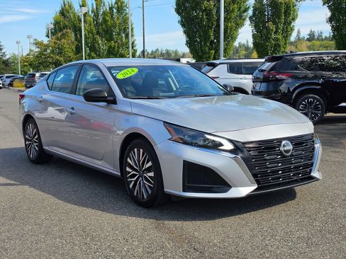 Used 2024 Nissan Altima 2.5 SV FWD image 7