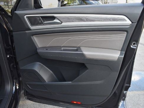 Used 2021 Volkswagen Atlas Cross Sport SE w/ Panoramic Sunroof Package image 37