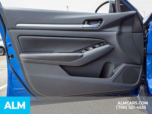 Used 2025 Nissan Altima 2.5 SR image 9