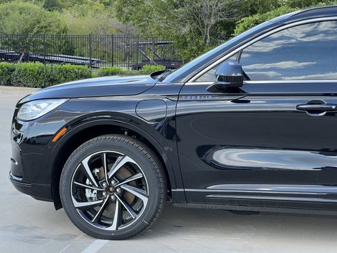 New 2025 Lincoln Corsair Grand Touring image 4