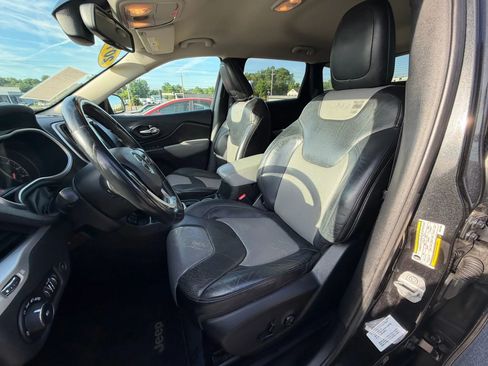 Used 2014 Jeep Cherokee Limited w/ Luxury Group FWD image 18
