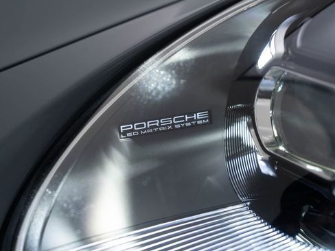 Used 2024 Porsche 911 Carrera w/ Premium Package image 16