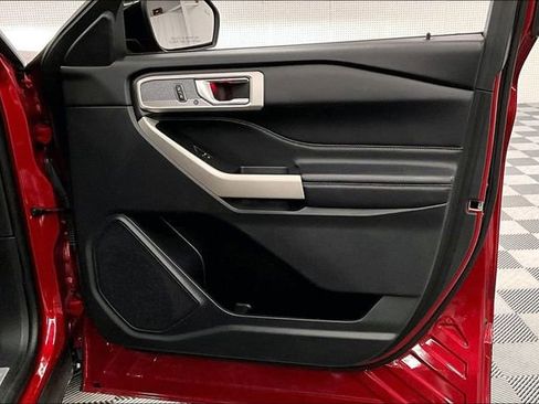 Used 2021 Ford Explorer Limited w/ Equipment Group 301A image 21