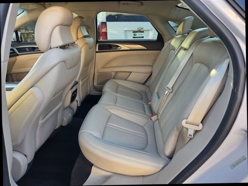 Used 2018 Lincoln MKZ Premiere image 16