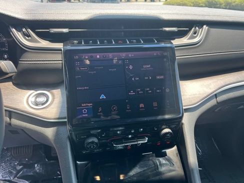 Used 2024 Jeep Grand Cherokee L Limited w/ Luxury Tech Group II AWD/4WD image 14