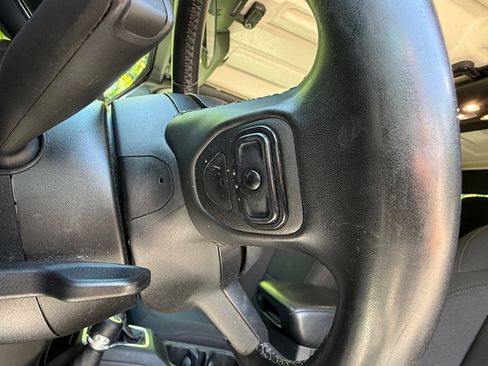 Used 2022 Jeep Gladiator Sport AWD/4WD image 14