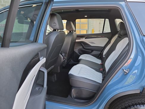 Certified 2025 Volkswagen Tiguan SEL R-Line AWD/4WD image 24