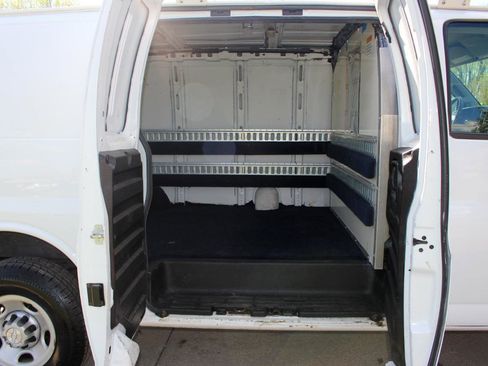 Used 2018 Chevrolet Express 2500 RWD image 22