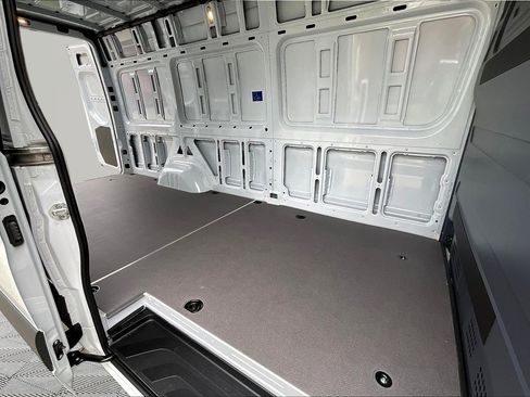 Used 2025 Mercedes-Benz Sprinter 2500 image 23