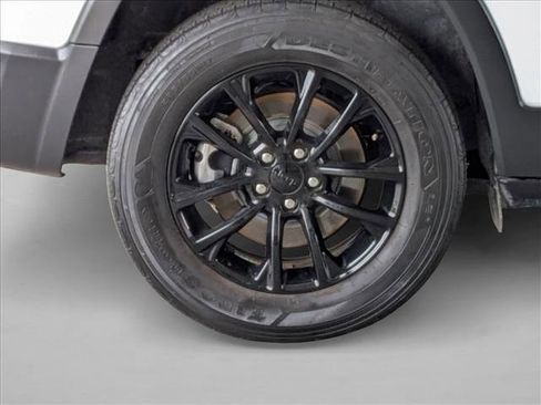 Used 2023 Jeep Cherokee Altitude Lux image 21