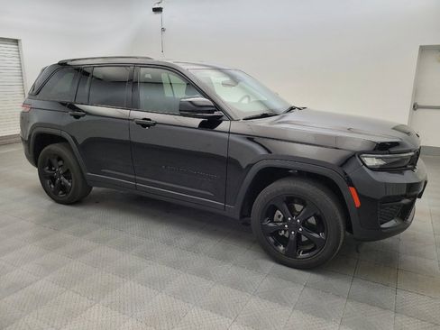 Used 2023 Jeep Grand Cherokee Altitude RWD image 11