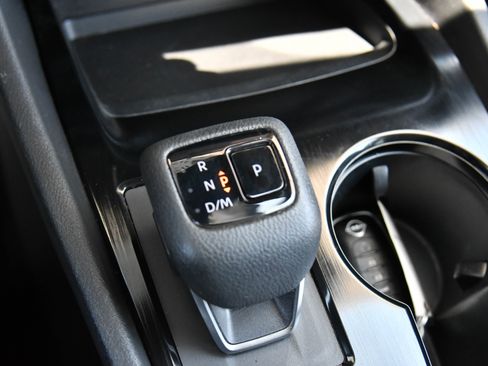 Used 2025 Nissan Rogue SV w/ SV Premium Package FWD image 25