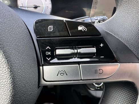 Used 2024 Hyundai Elantra SEL FWD image 17