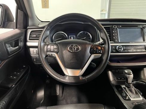 Used 2015 Toyota Highlander Limited image 21
