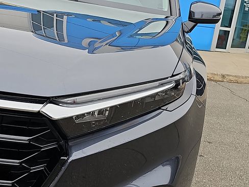 Used 2024 Honda CR-V EX image 9