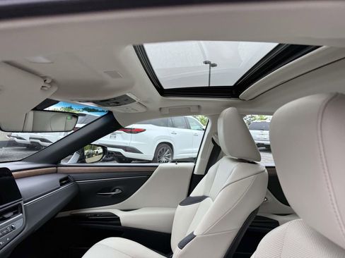 Used 2024 Lexus ES 350 w/ Premium Package FWD image 22