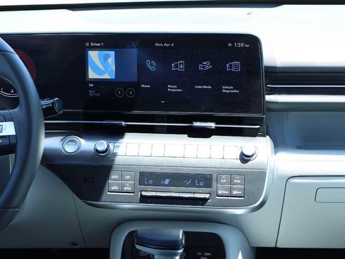 Used 2025 Hyundai Kona SEL AWD/4WD image 16