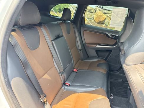 Used 2015 Volvo XC60 T6 w/ Proximity Package AWD/4WD image 12
