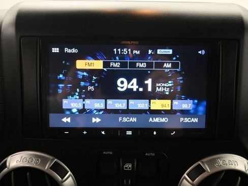 Used 2013 Jeep Wrangler Unlimited Rubicon w/ Connectivity Group AWD/4WD image 15