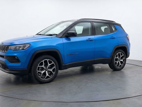 Used 2025 Jeep Compass Limited AWD/4WD image 3