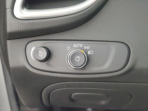 Used 2022 Chevrolet Trax LS w/ Tint and Cruise Package image 26