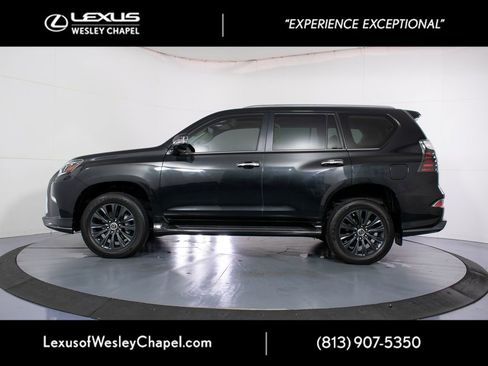 Used 2023 Lexus GX 460 Premium w/ Accessory Package AWD/4WD image 10