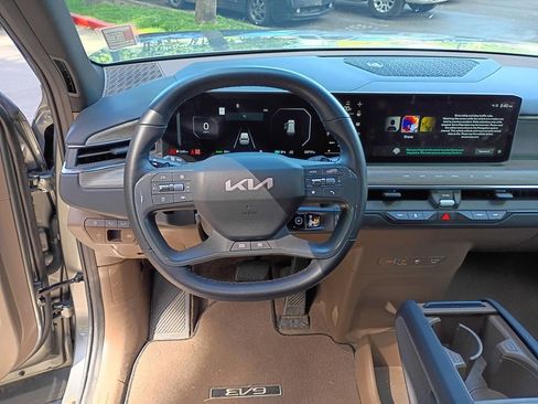 Used 2024 Kia EV9 Land AWD/4WD image 26