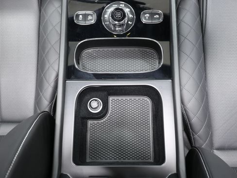 Used 2018 Bentley Bentayga AWD/4WD image 47