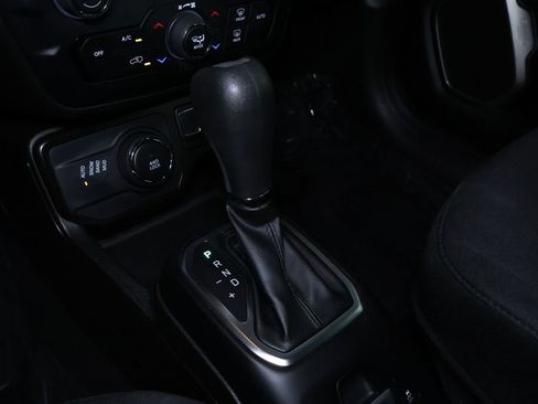 Used 2023 Jeep Renegade Latitude image 33