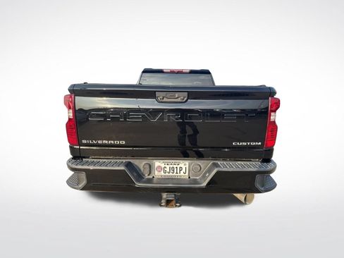 Used 2022 Chevrolet Silverado 2500 Custom w/ Custom Convenience Package AWD/4WD image 9