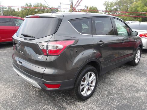Used 2017 Ford Escape SE image 12