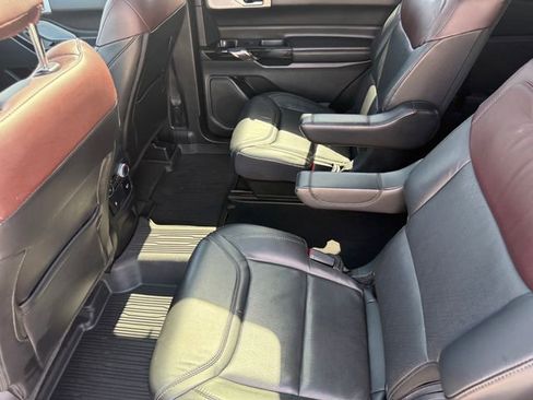 Used 2022 Ford Explorer Platinum w/ Equipment Group 601A AWD/4WD image 23