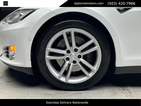 Used 2015 Tesla Model S 85 image 38
