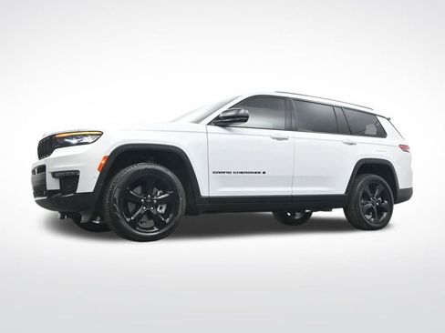 Used 2025 Jeep Grand Cherokee L Limited w/ Luxury Tech Group II image 32