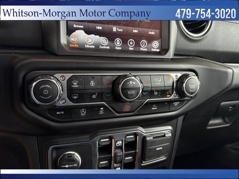 Used 2022 Jeep Wrangler Unlimited Sahara w/ Cold Weather Group AWD/4WD image 32