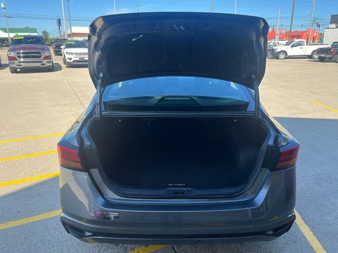 Used 2024 Nissan Altima 2.5 SV image 11