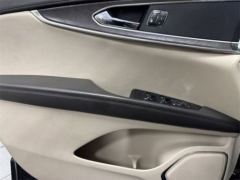 Used 2016 Lincoln MKX Reserve image 12