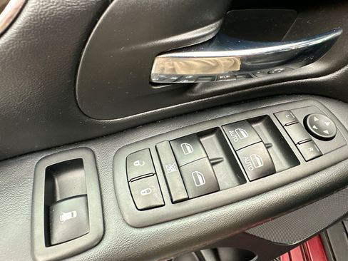 Used 2019 Dodge Grand Caravan SE FWD image 12