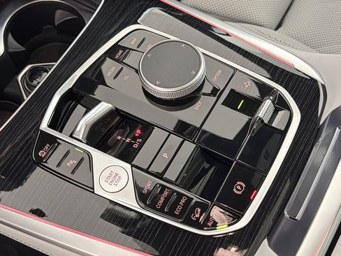 Used 2026 BMW X7 xDrive40i w/ M Sport Package image 37