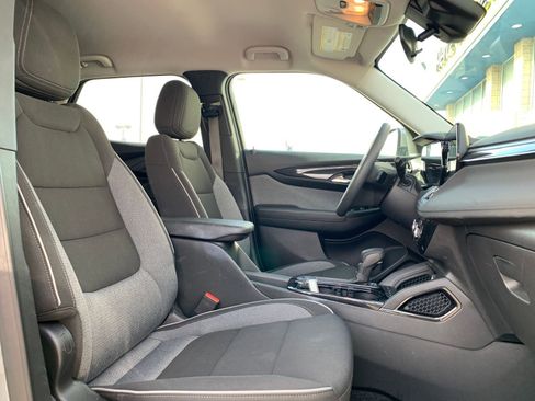 Used 2025 Chevrolet TrailBlazer LT image 34