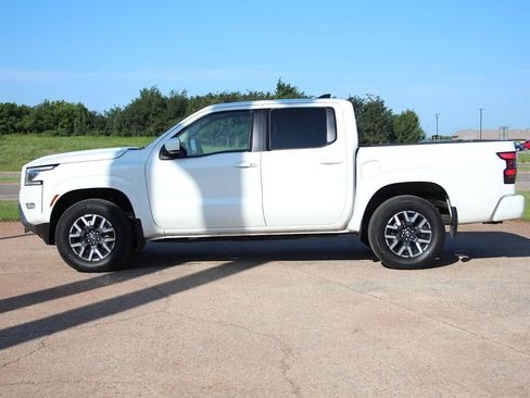 Used 2023 Nissan Frontier SV w/ SV Premium Package AWD/4WD image 6