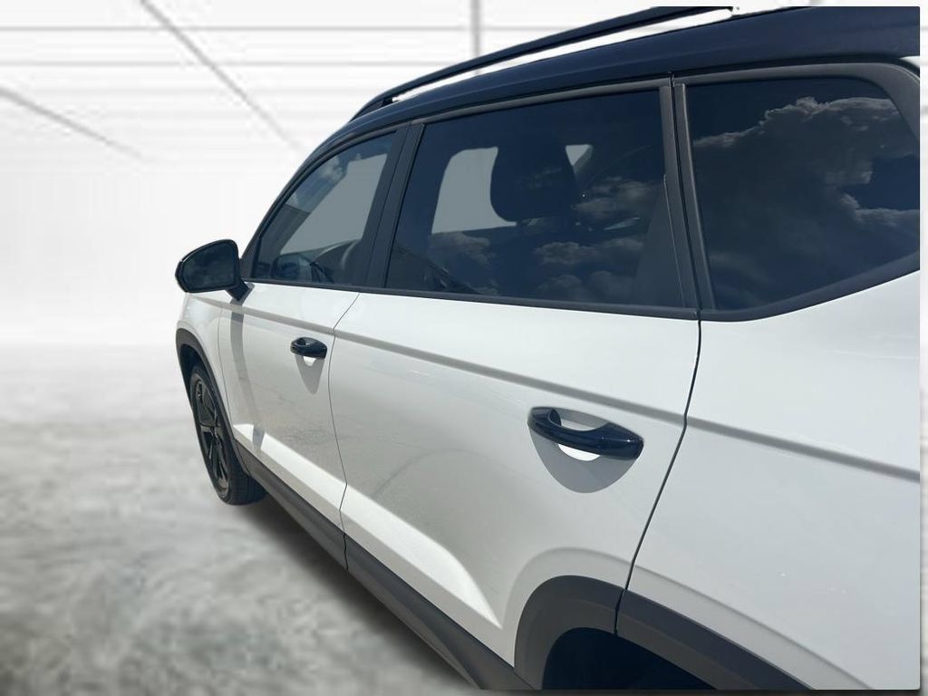 New 2026 Volkswagen Taos SE FWD image 29