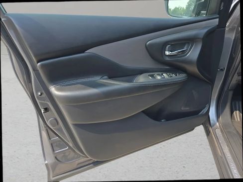 Used 2023 Nissan Murano SV image 9