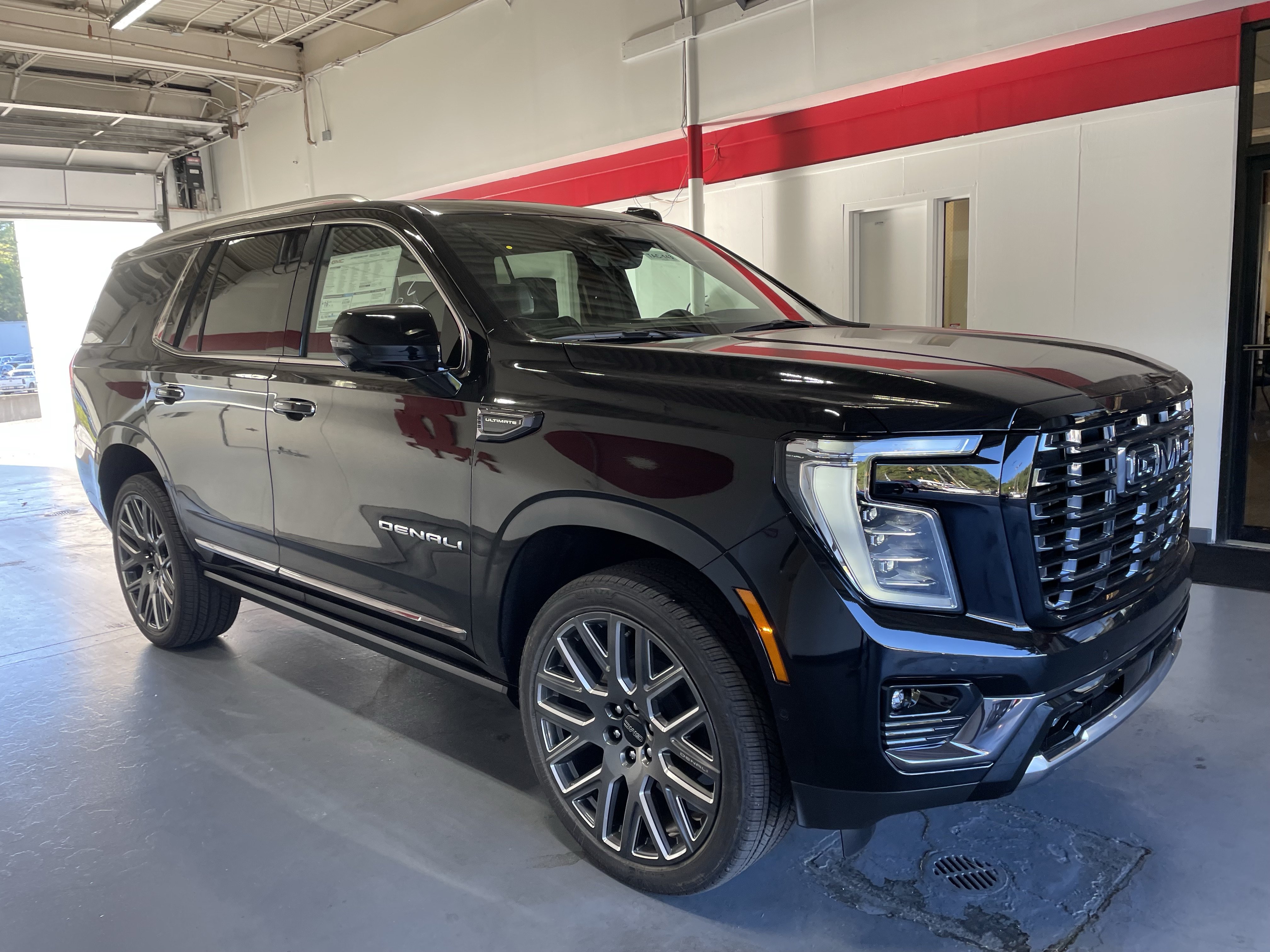 New 2027 GMC Yukon Denali Ultimate AWD/4WD image 3