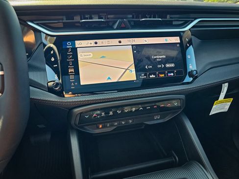 New 2026 Jeep Cherokee Overland w/ Advanced Pro Tech Group AWD/4WD image 22