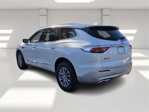 Used 2023 Buick Enclave Premium image 3