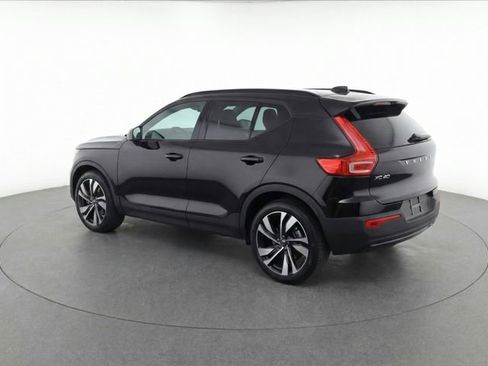 Certified 2025 Volvo XC40 B5 Plus AWD/4WD image 43