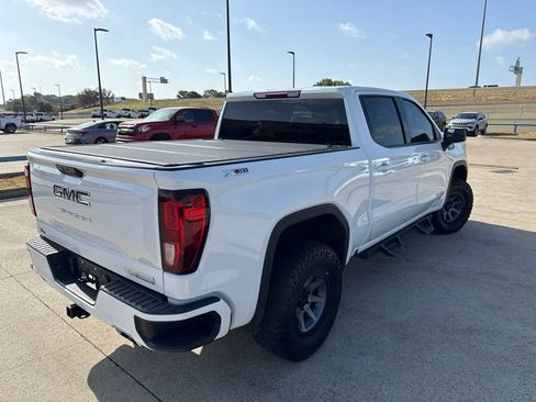 Used 2022 GMC Sierra 1500 Elevation w/ X31 Off-Road Package AWD/4WD image 10